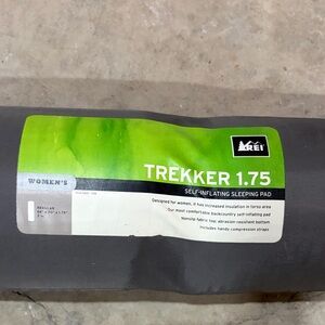 REI Trekker 1.75 Women's Self-Inflating Pad - purple
